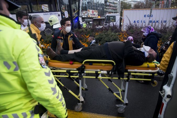 Ankara'da iki otobüsün karıştığı trafik kazasında 17 kişi yaralandı 8