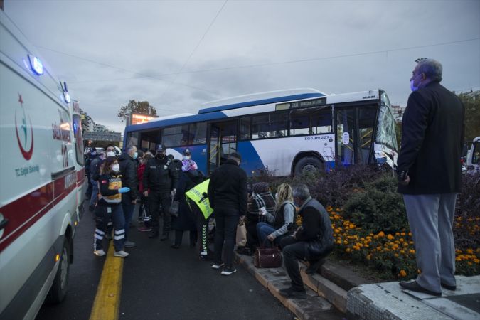Ankara'da iki otobüsün karıştığı trafik kazasında 17 kişi yaralandı 11