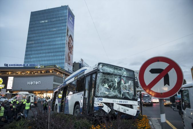 Ankara'da iki otobüsün karıştığı trafik kazasında 17 kişi yaralandı 13