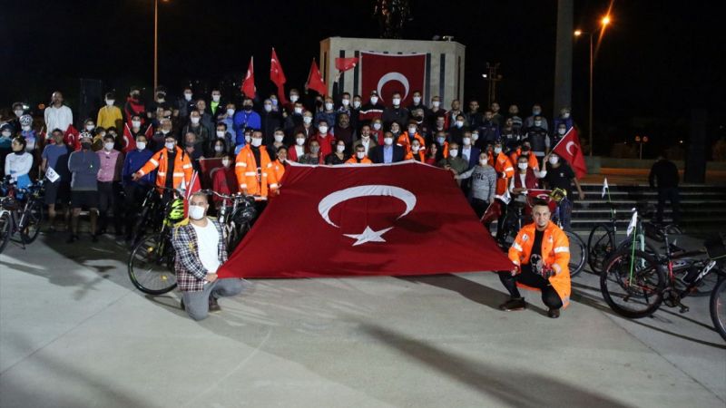 Atatürk'ü ziyaret etmek için Mersin'den Ankara'ya pedal çevirmeye başladılar 8