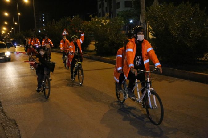 Atatürk'ü ziyaret etmek için Mersin'den Ankara'ya pedal çevirmeye başladılar 7