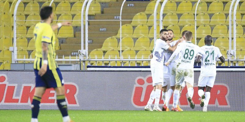 Fenerbahçe'nin 4 maçlık galibiyet serisini Konyaspor bitirdi 2