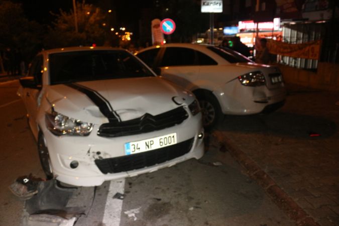 Adana'da korkunç kaza: 2 yaralı 1