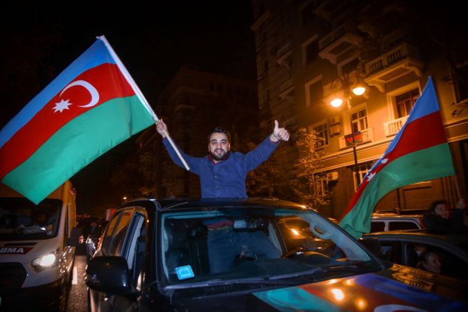 Azerbaycanlılar Dağlık Karabağ'da varılan anlaşmayı coşkuyla kutluyor 4