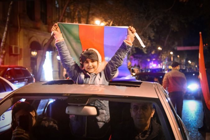 Azerbaycanlılar Dağlık Karabağ'da varılan anlaşmayı coşkuyla kutluyor 6