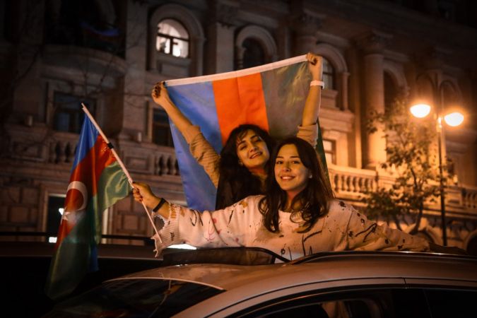 Azerbaycanlılar Dağlık Karabağ'da varılan anlaşmayı coşkuyla kutluyor 10