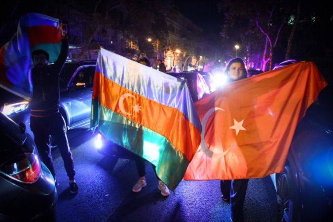 Azerbaycanlılar Dağlık Karabağ'da varılan anlaşmayı coşkuyla kutluyor 11