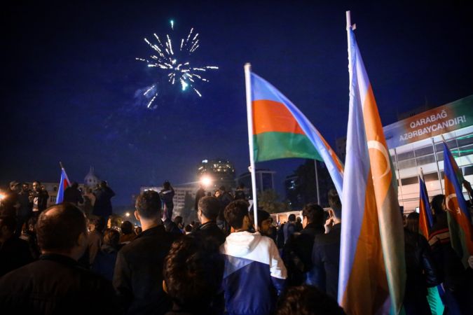 Azerbaycanlılar Dağlık Karabağ'da varılan anlaşmayı coşkuyla kutluyor 14