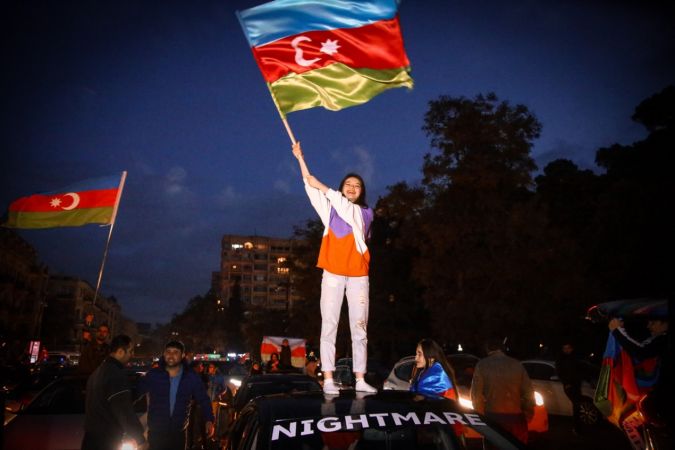 Azerbaycanlılar Dağlık Karabağ'da varılan anlaşmayı coşkuyla kutluyor 15