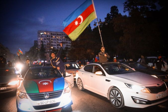 Azerbaycanlılar Dağlık Karabağ'da varılan anlaşmayı coşkuyla kutluyor 18