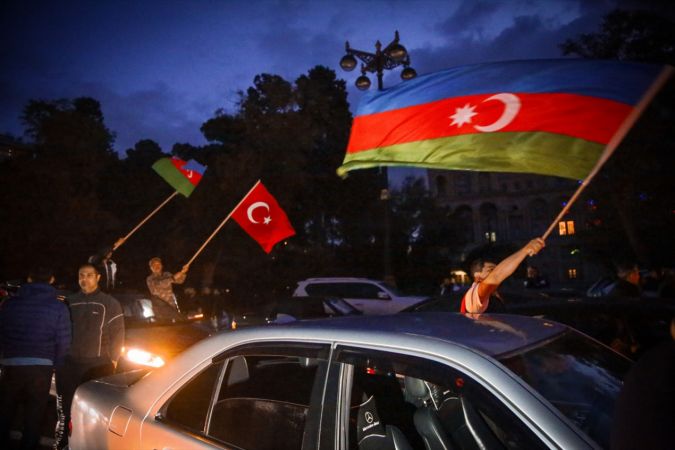Azerbaycanlılar Dağlık Karabağ'da varılan anlaşmayı coşkuyla kutluyor 19