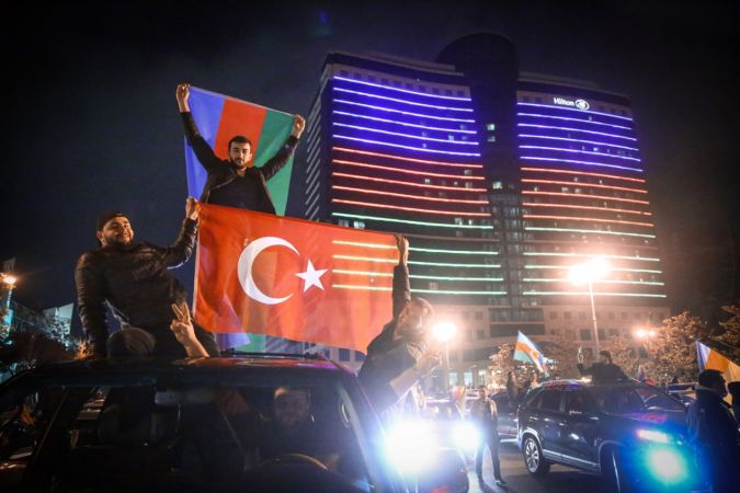 Azerbaycanlılar Dağlık Karabağ'da varılan anlaşmayı coşkuyla kutluyor 20