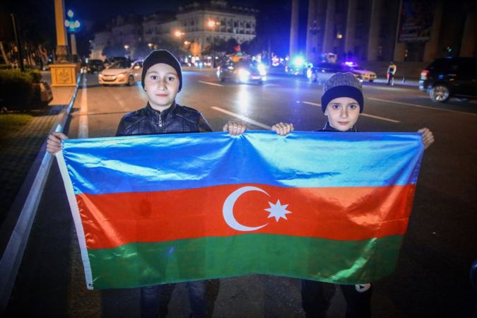 Azerbaycanlılar Dağlık Karabağ'da varılan anlaşmayı coşkuyla kutluyor 22
