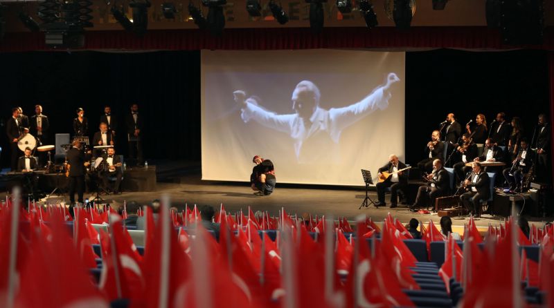 Atatürk’ün sevdiği şarkılar Nazım’da yankılandı 4