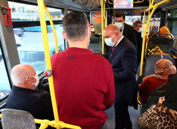 Başkan Altınok EGO otobüsünde hem TMM uyarısı yaptı, hem de dezenfektan dağıttı 3
