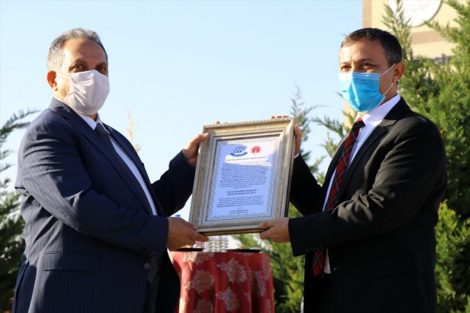 Belediye Başkanı Yalçın'a "Yılın Hayvanseveri Beratı" verildi 1