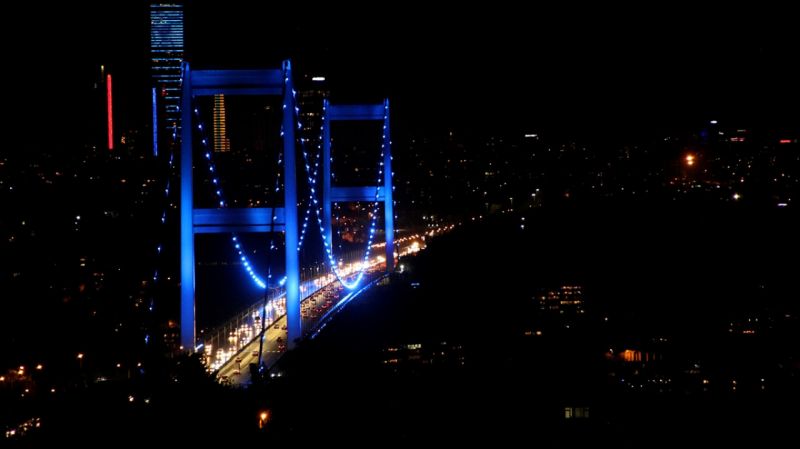 İstanbul'daki köprüler diyabet için aydınlatıldı 3