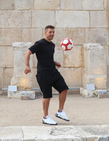 Antalyasporlu Podolski, Patara'nın tanıtımı için objektif karşısına geçti 7