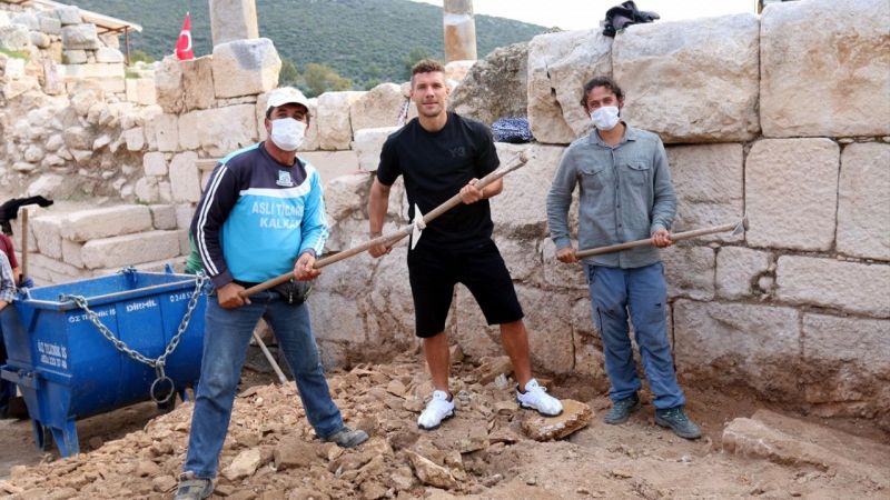 Antalyasporlu Podolski, Patara'nın tanıtımı için objektif karşısına geçti 14