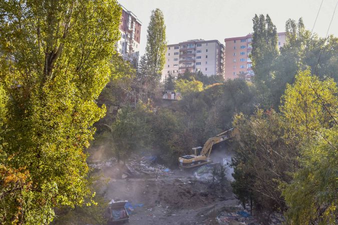 Ankara Büyükşehir Şirindere’de metruk yapıları temizliyor 9