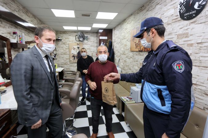 Ankara Yenimahalle Belediyesi'nden esnafa maske ve dezenfektan desteği 4