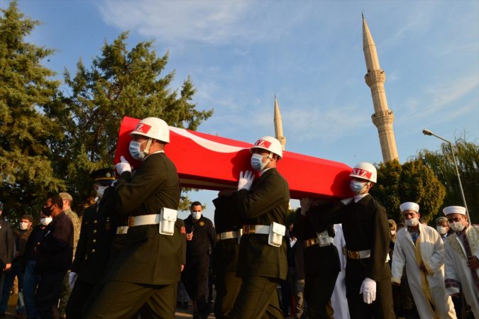Şehit Uzman Çavuş Mehmet Sinan Kılıç Şanlıurfa'da son yolculuğuna uğurlandı 5