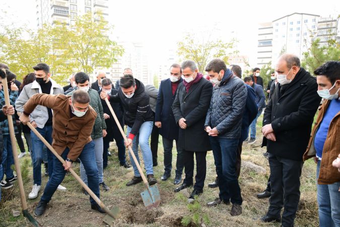 Başkan Köse, AK Parti Mamak İlçe Gençlik Kolları tarafından düzenlenen ağaç dikim etkinliğine katıldı 1