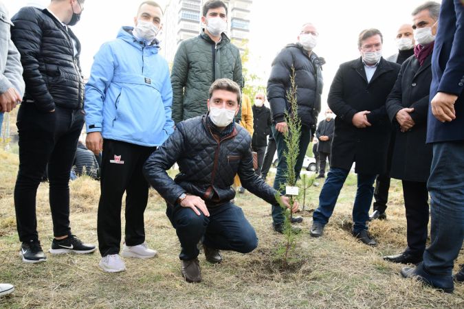 Başkan Köse, AK Parti Mamak İlçe Gençlik Kolları tarafından düzenlenen ağaç dikim etkinliğine katıldı 11