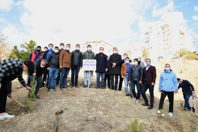 Başkan Köse, AK Parti Mamak İlçe Gençlik Kolları tarafından düzenlenen ağaç dikim etkinliğine katıldı 12