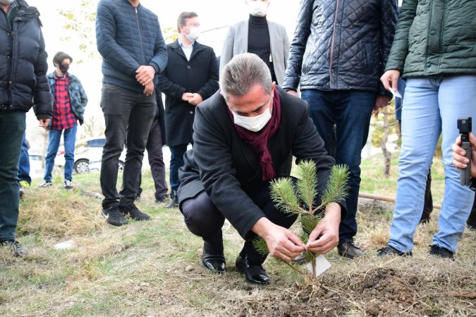 Başkan Köse, AK Parti Mamak İlçe Gençlik Kolları tarafından düzenlenen ağaç dikim etkinliğine katıldı 4