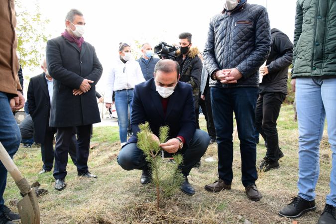 Başkan Köse, AK Parti Mamak İlçe Gençlik Kolları tarafından düzenlenen ağaç dikim etkinliğine katıldı 6