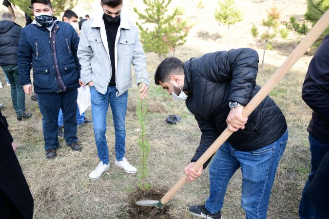 Başkan Köse, AK Parti Mamak İlçe Gençlik Kolları tarafından düzenlenen ağaç dikim etkinliğine katıldı 8