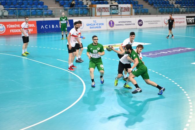 Yeni Mamak GSK Hentbol Takımı rakibini mağlup etti 8