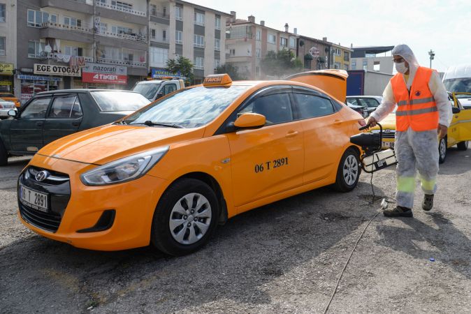 Ankara Altındağ'da ulaşım araçları düzenli olarak dezenfekte ediliyor 1