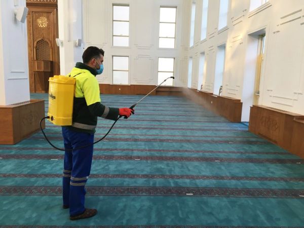 Ankara Keçiören’deki ibadethaneler kesintisiz olarak dezenfekte ediliyor 2