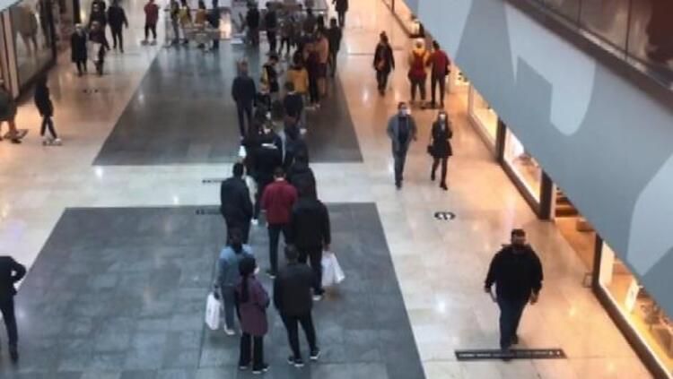 Ankara’da Koronavirüs Yokmuş Gibi Davranıldı, Sosyal Mesafe Hiçe Sayıldı! Mağazalar Ağzına Kadar İnsan Doldu! 4