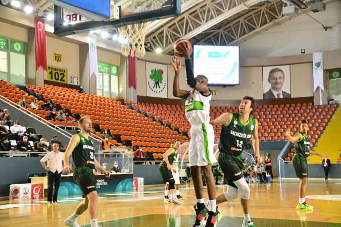 Mamak Belediyesi Basketbol Takımı rakibini mağlup etti 11
