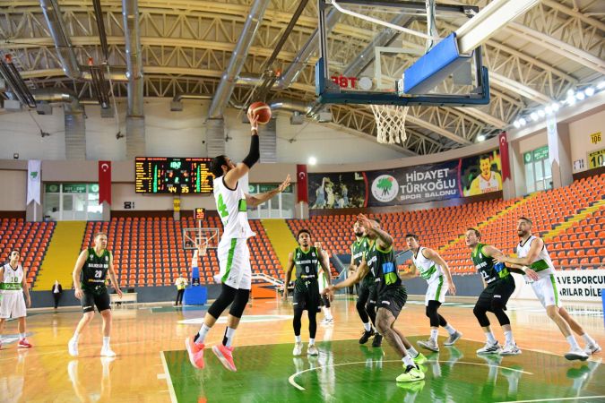 Mamak Belediyesi Basketbol Takımı rakibini mağlup etti 12