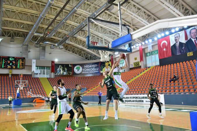 Mamak Belediyesi Basketbol Takımı rakibini mağlup etti 13