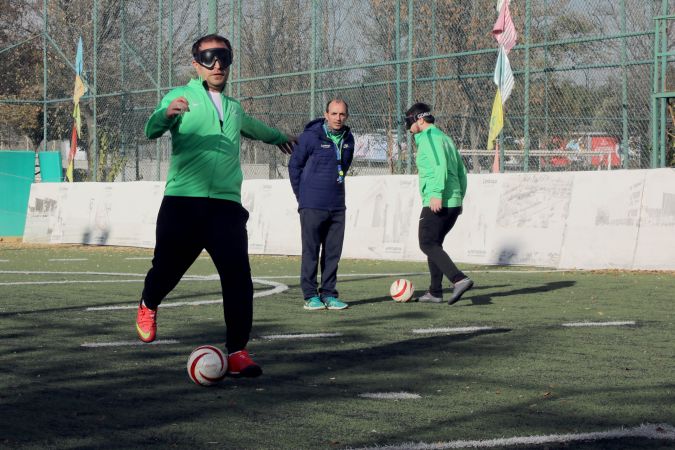 Ankara Çankaya'da engelli sporcular mesajlarını Maradona’lı formayla verdiler 3