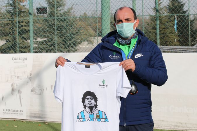 Ankara Çankaya'da engelli sporcular mesajlarını Maradona’lı formayla verdiler 7