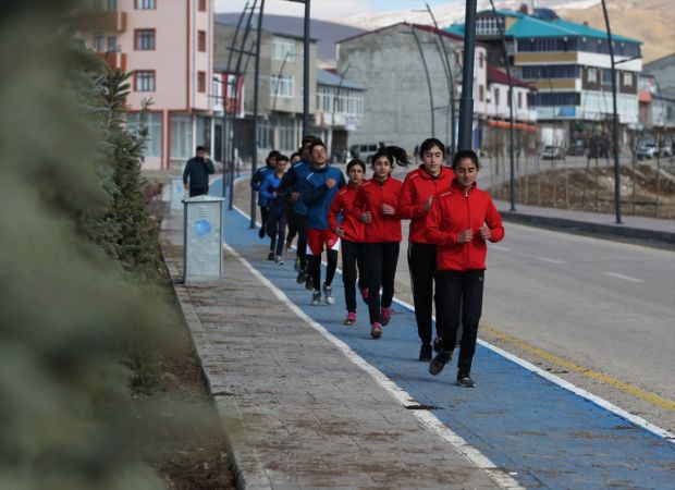 Devlet imkan sağlıyor, sporla tanışan Karayazılı gençler başarıya koşuyor 1