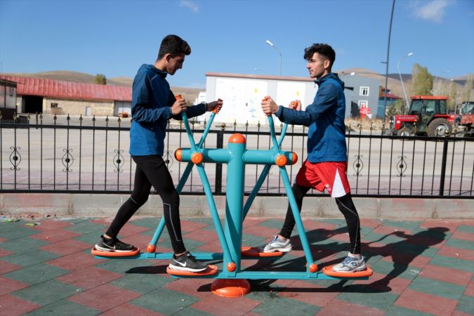 Devlet imkan sağlıyor, sporla tanışan Karayazılı gençler başarıya koşuyor 5