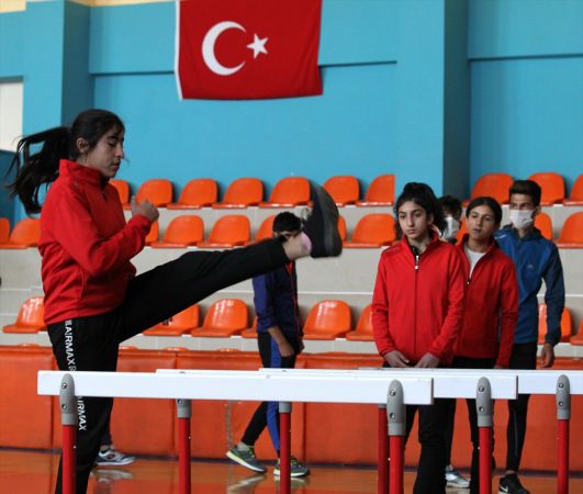 Devlet imkan sağlıyor, sporla tanışan Karayazılı gençler başarıya koşuyor 6