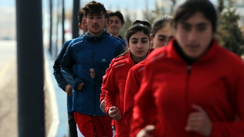 Devlet imkan sağlıyor, sporla tanışan Karayazılı gençler başarıya koşuyor 9