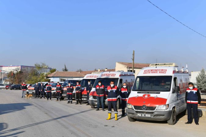 Ankara'da sokağa çıkma kısıtlamasında can dostlara besin desteği 1