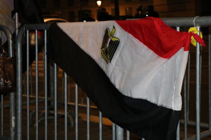 Paris'te Mısır Cumhurbaşkanı es-Sisi'nin kırmızı halılarla karşılanması protesto edildi 32