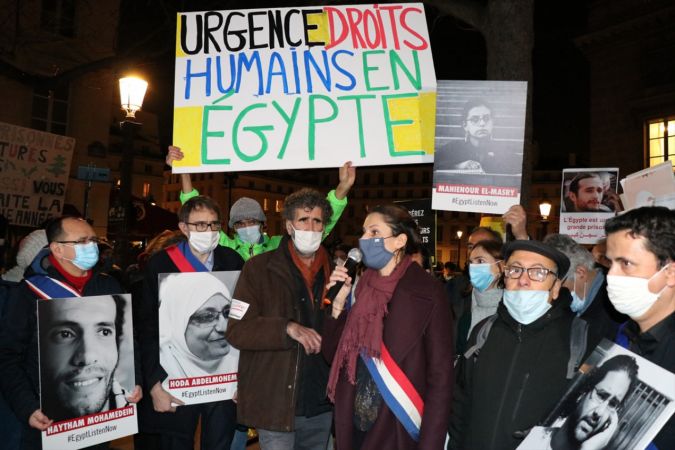 Paris'te Mısır Cumhurbaşkanı es-Sisi'nin kırmızı halılarla karşılanması protesto edildi 34