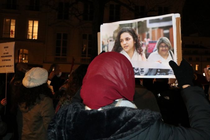 Paris'te Mısır Cumhurbaşkanı es-Sisi'nin kırmızı halılarla karşılanması protesto edildi 49
