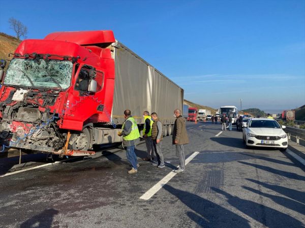 Kuzey Marmara Otoyolu'nda trafik kazası: 3 yaralı 1